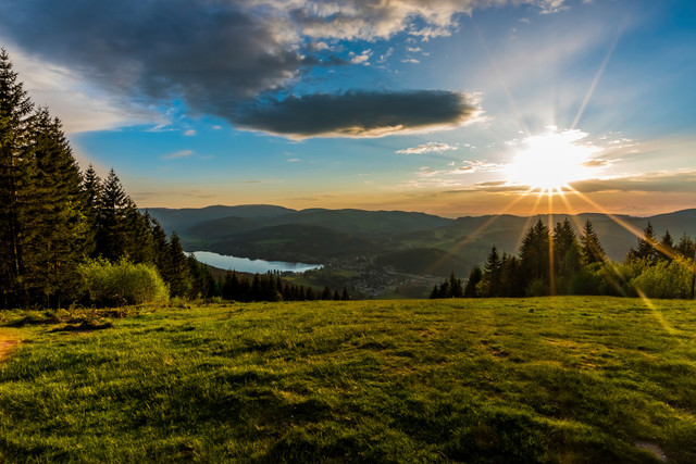 Hochschwarzwälder Sonnenplätze Blick vom Hochfirst zum Titisee