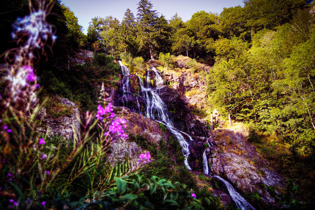 Traumhafter Blick auf die Wasserfälle in Menzenschand
