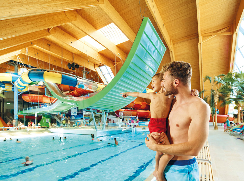 Vater und Sohn im Badeparadies Schwarzwald 