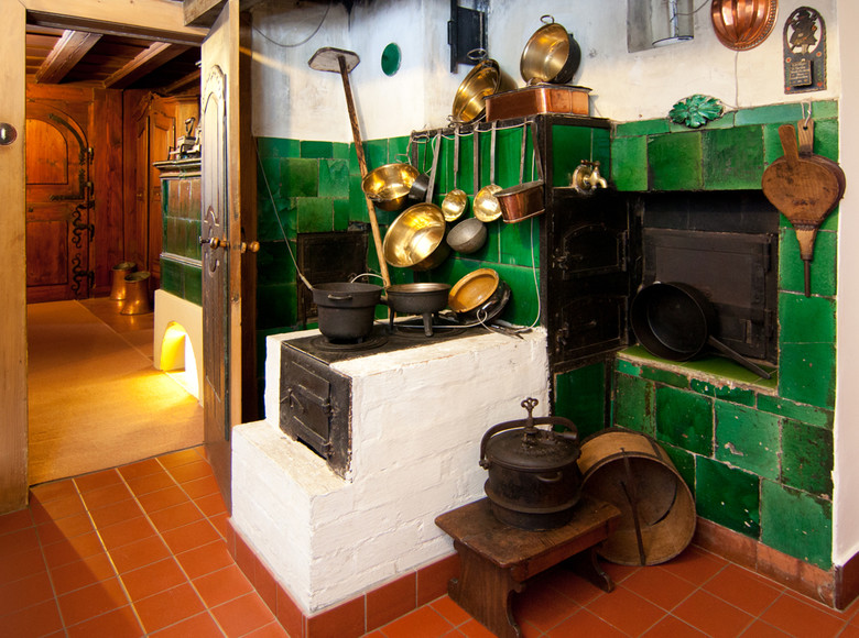 Das Hüsli wurde 1911 von der in Lörrach geborenen, später in Berlin lebenden Konzertsängerin Helene Siegfried als Sommersitz erbaut.