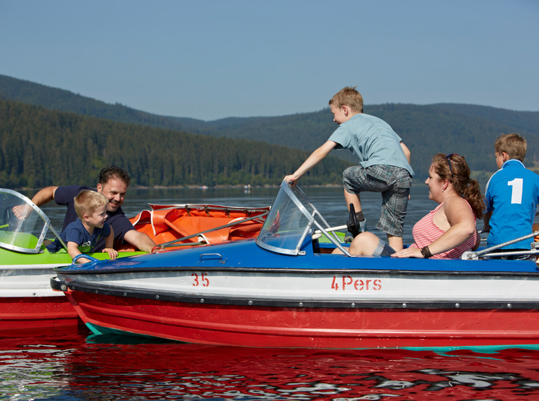 Familienausflug mit Tretbooten am Schluchsee