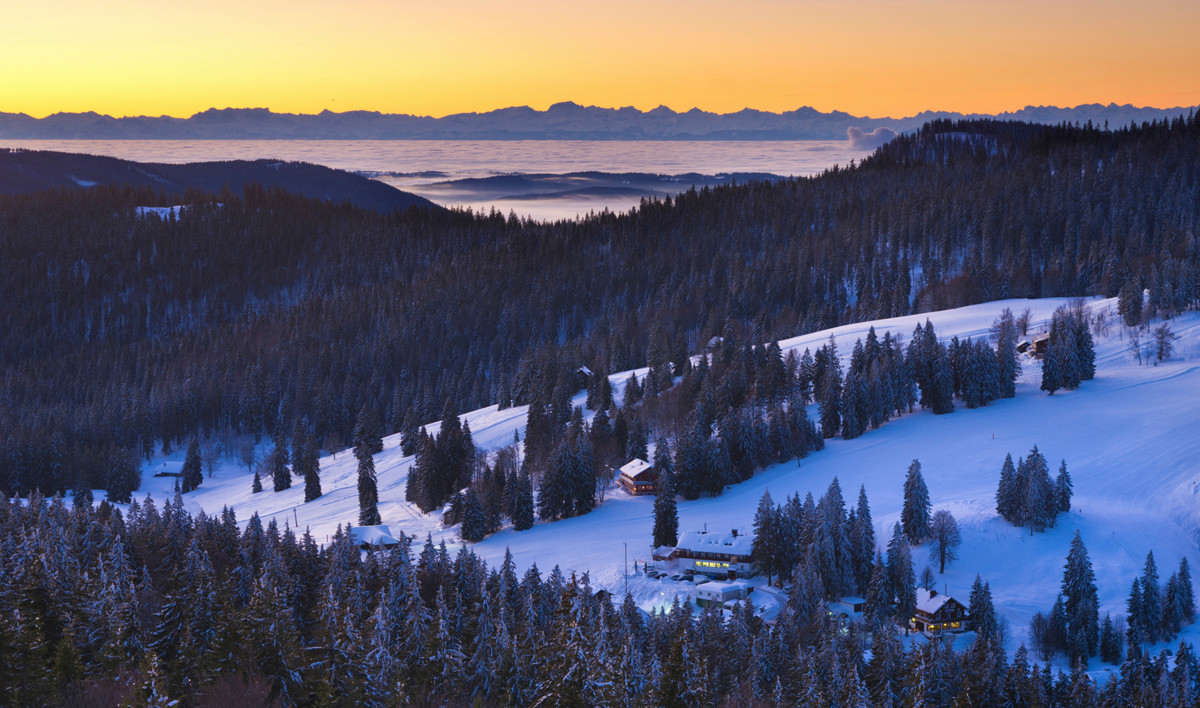 Mit Glück gibt es beim Ski fahren eine atemberaubende Alpensicht.