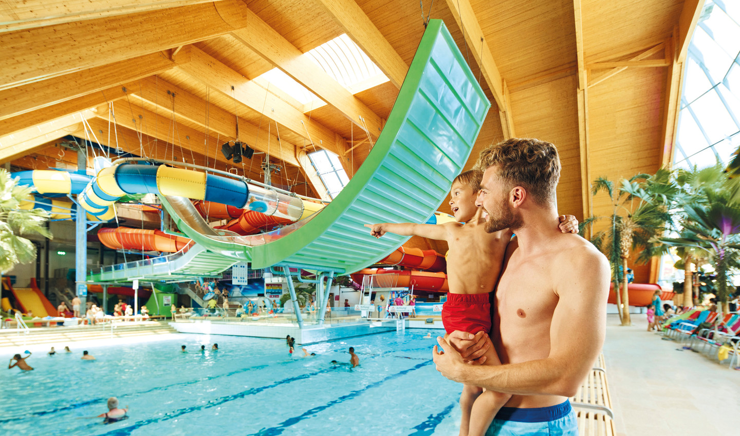 Vater und Sohn im Badeparadies Schwarzwald 