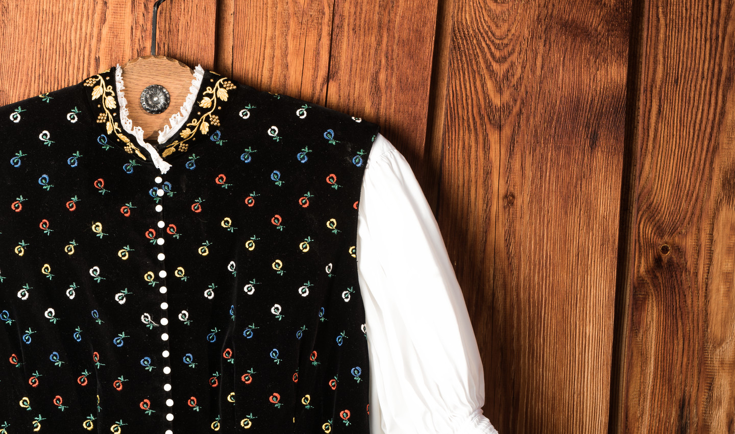 Tracht steht nicht nur für Tradition, sondern zusammen mit dem Bollenhut steht sie auch für den Schwarzwald. 