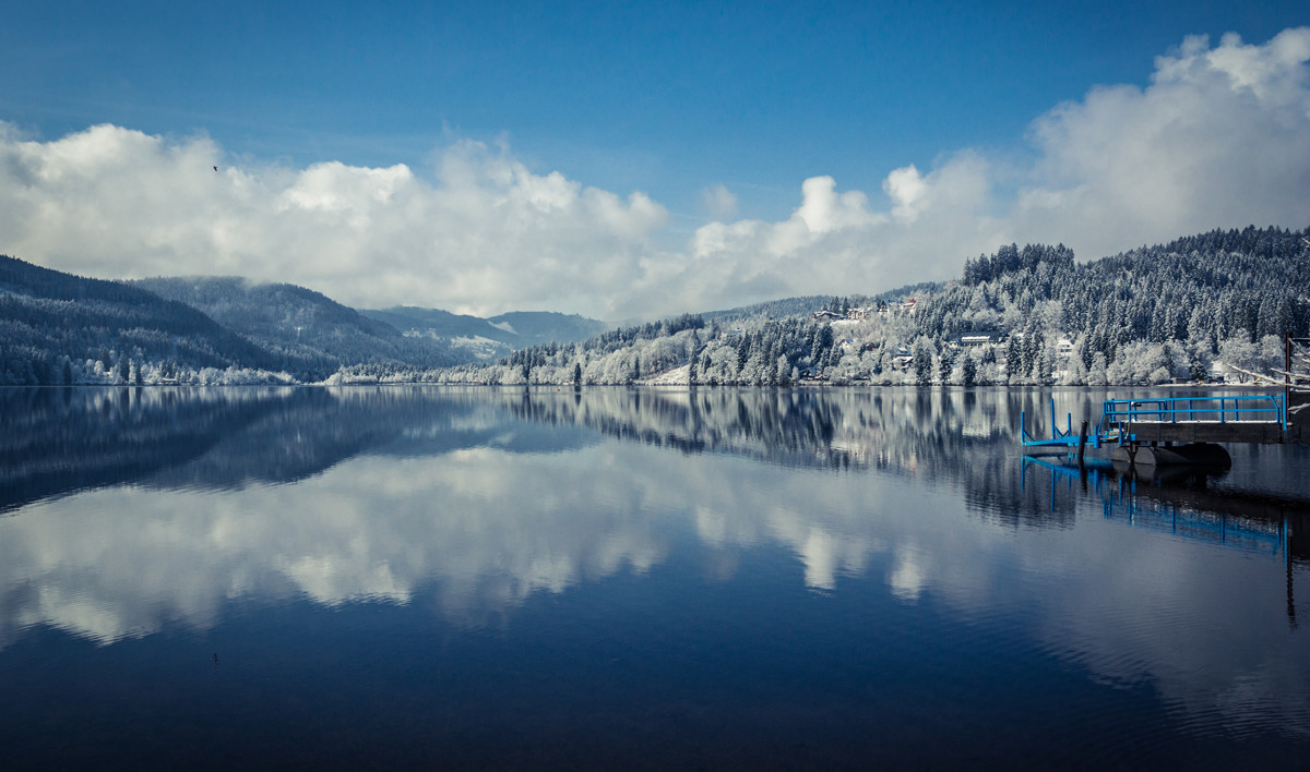 Der Titisee zieht nicht nur im Sommer die Besucher an, sondern er verzaubert auch im Schneegewand.