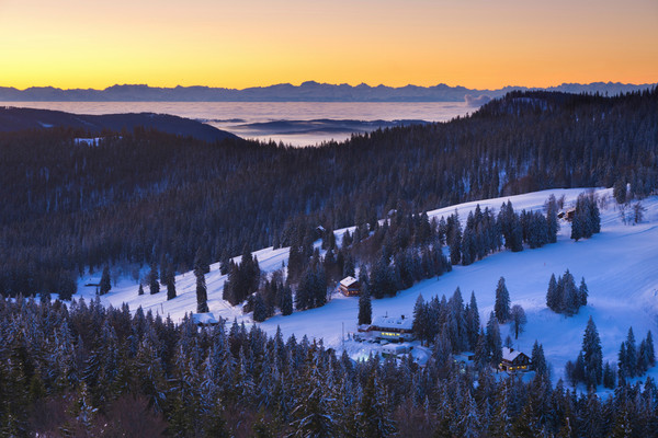 Mit Glück gibt es beim Ski fahren eine atemberaubende Alpensicht.